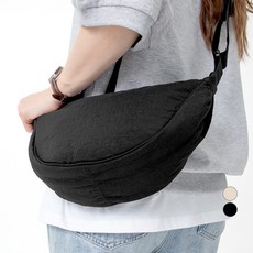 BASE ALPHA ESSENTIAL 日常輕量半月形迷你斜背包, 黑色