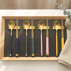 Bogen 韓國製方形雙色鍍金湯筷 + 筷架4人份餐具組, 1套, 湯匙 4p + 筷子 4p + 不鏽鋼銀色湯筷架 4p, 藍色, 橄欖綠, 粉紅色, 維他命黃