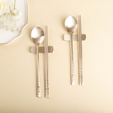 Obooja 韓國產方字鍮器雕刻梅花雙人匙筷組, 1套, 湯匙 2p + 筷子 2p, 單一顏色