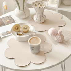 쾌청 어나더 가죽 식탁매트 꽃 피오레, 아이보리 + 브라운, 30.6 x 31.5cm x 두께 2mm, 2개