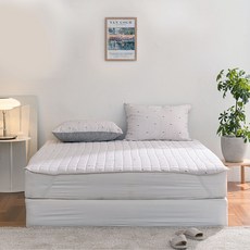 The Zari 絎縫固定帶型防水墊, 月神像牙色