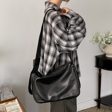 ADDEDIT 經典皮革斜背包, 黑色