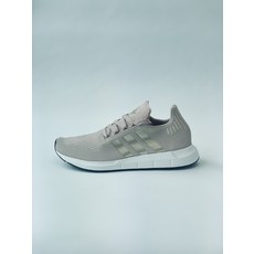 adidas 愛迪達 Swift RUN女款運動鞋 DB0918