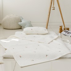 MerryTwoTwo 可愛花朵刺繡絎縫幼兒用被子, WHITE