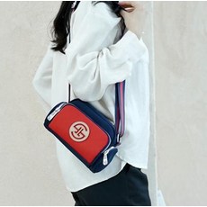 LULU 女款logo斜背包+配件 隨機出貨, 紅色