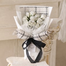 Scent Basket 粗花呢線條香皂花玫瑰花束, 白色