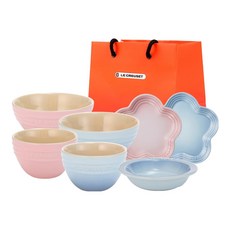 LE CREUSET 花卉韓式雙人餐具7件組, 飯碗(2p) + 湯碗(2p) + 花卉盤14cm(2p) + 中型小菜碟 + 購物袋, 雪紡粉, 海岸藍, 1個