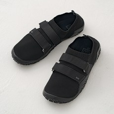 BASE ALPHA ESSENTIALS 綜合訓練防滑鞋