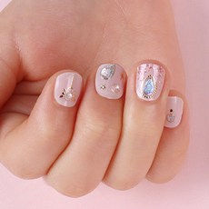 GLOSSYBLOSSOM Princess Gelica 兒童造型美甲貼紙, 符合孩子指甲大小，無須裁剪，多種款式, 粉色月亮, 1組