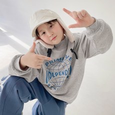 BerryCloset 兒童刷毛World Wide高領大學T