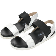 Rabbit Foot 女童亮面繫帶涼鞋