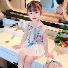 Bebeniz 女童蕾絲花朵圖案泳裝套裝