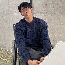 MIND BRIDGE 男士氣毛羊駝毛絞花半寬鬆針織衫 MYKT7104