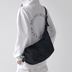 ADDEDIT Camilla斜背流浪包+鑰匙圈, 黑色