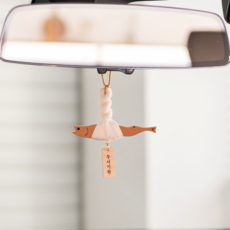 마켓유니버스 차량용 액막이 명태 룸미러 걸이형, 무사기원 체리원목, 1개