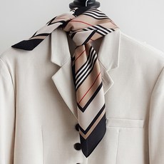 Vavisoo 嬌小摩登條紋方巾