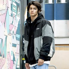 QT8 GARMENTS 拼色長袖拉鍊外套