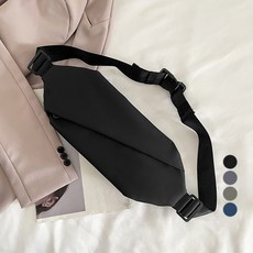 Elsso 斜線方形緊密斜背包, 黑色