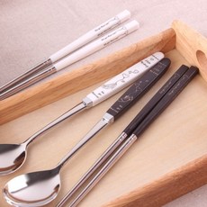 Furnicial Pick Me 彩色情侶餐具組 婚鞋, 1套, 湯匙 2p + 筷子 2p(巧克力 M, 白色 W)