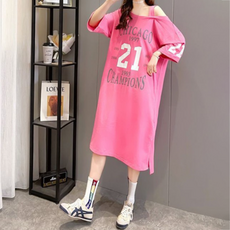 MeiChel 大尺碼露肩英文字母印花連身長裙, 粉色的