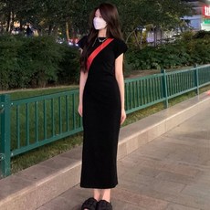 PEONIST 休閒抓皺長版修身短袖簡約洋裝, 黑色