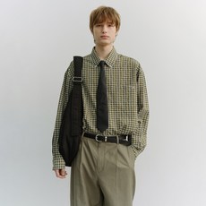 Dunst 男士中性款寬鬆版型鈕扣領格紋襯衫 UDSH6A115