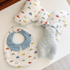 Lianne Baby Blue 玩具汽車3件組嬰兒禮物 蝴蝶枕 + 紳士領圍兜 + 樂豆兔 600g, 藍色, 1組