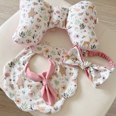 Lianne Baby粉鹿熊森林嬰兒禮盒,韓國有機棉蝴蝶枕圍兜髮帶三件組,粉色系, 粉色, 1入, 1組