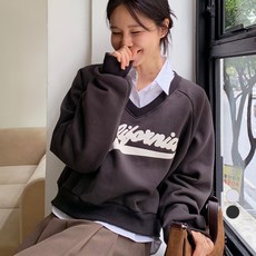 바블링브룩 여성용 브이넥 래글런 세미 크롭 레터링 기모 맨투맨