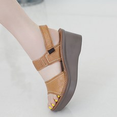 GISSE J.Shoe 女士羊皮手工Ration厚底涼鞋, 225, 棕色