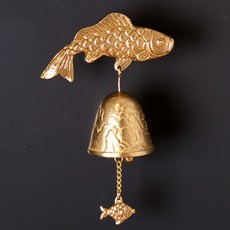 Kuching island. 年年有餘 幸運烤魚風鈴, 黃銅