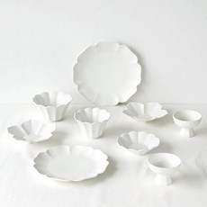 Erato Moi 2人份9件式白色亮光陶瓷餐具組, 1組, 白色, 9件組(2個小碗 + 2個中碗 + 2個醬汁碗 + 圓形盤 + 小菜碟 + 花形盤)