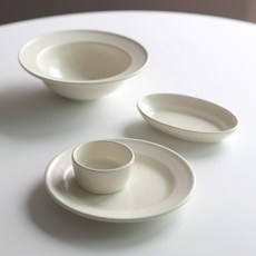 NICOTT 韓國產 Here 霧面手工單人碗盤禮盒組 4件組, 單一顏色, 湯碗 + 醬料碗 + 2種餐盤, 1套