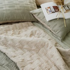 The Zari 環保抗菌薄被兼墊子, 抹茶綠 + 米色