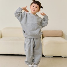 Uravi 兒童Mela大學T上衣褲子套裝