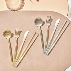 달팽이리빙 퀴진드마망 클래식 커트러리 2인 세트, 무광골드 + 무광실버, 숟가락 2p + 젓가락 2p + 포크 2p + 나이프 2p, 1세트