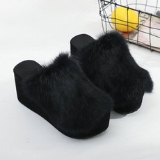 The Flow 女款微露趾增高厚底毛絨拖鞋