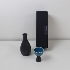 月鹽 陶瓷黑色獨酌禮盒 孔雀, 葫蘆瓶清酒壺 + 附把手酒杯, 1套