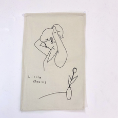 Doomacase 直式布海報, 少女