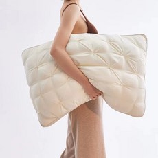 Joan&Betty 層疊絎縫枕頭, 白色, 1個