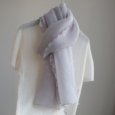 Vavisoo Kesia 百褶高級圍巾