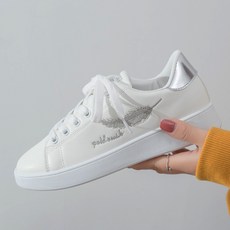 Mouvea 女性簡約平底運動鞋 WS472