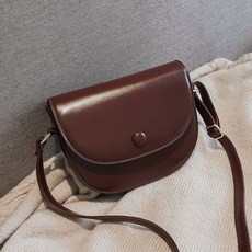 SORIDAL Deyon 女款簡約鈕扣扣環細節斜背包, 深棕色