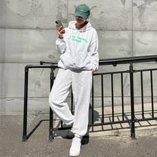 NANING9 女性字母刷毛運動套裝