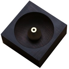 木質香座, 黑色