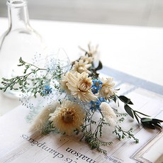 THE VOM 蠟菊和桉樹綜合乾燥花束, 白色的