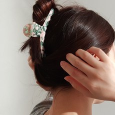 바비수 애니스턴 레오파드 자개 헤어 집게핀