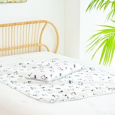 ahtty blanc 嫘縈寬版寶寶枕套 2入 + 枕芯 + 毯子組, 企鵝