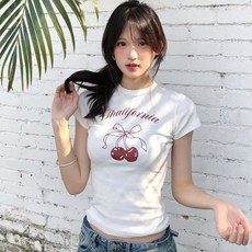 PEONIST 女款櫻桃印花字母日常短袖T恤