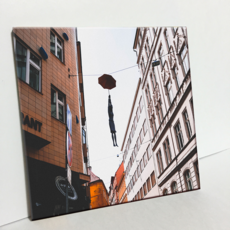 HTP 掛在電線上的女人 燒製磁磚 C1310